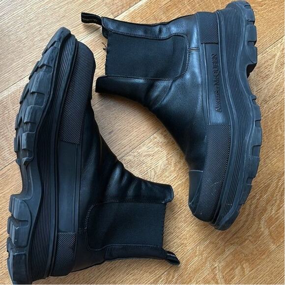 Alexander McQueen Tread Slick Chelsea Boot size IT 44 Leather Triple Black - Picture 3 of 16